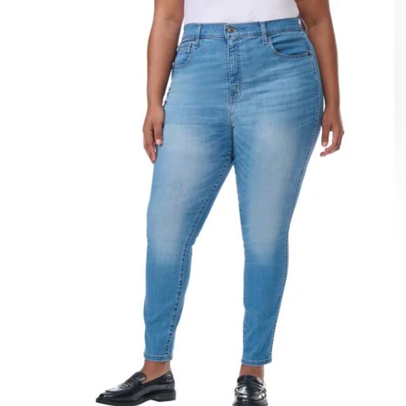 Kirkland Signature Women's High Rise Jeans Stretch Light Blue Size 18 NWT - Picture 2 of 8